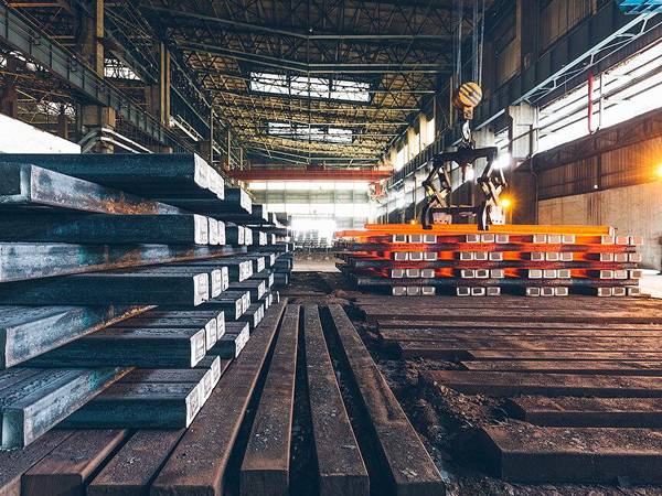 Steel tubes are produced by graphite electrodes in factories.